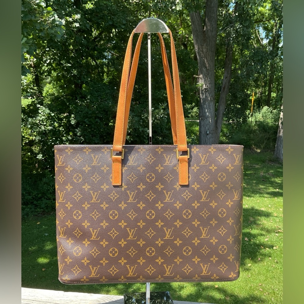 LOUIS VUITTON Luco Monogram Tote Shoulder Bag – EUC ✨ - Picture 3 of 15